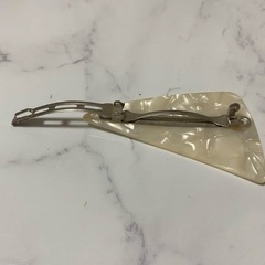 バレッタ　ホワイト　ニュアンスカラーの画像