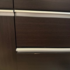 キッチンボード　食器棚の画像