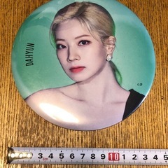 TWICE  ダヒョン　缶バッジBIGサイズ2個　　　　の画像
