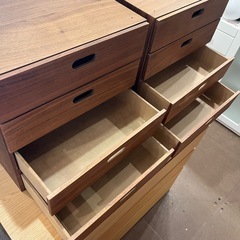 【武蔵小山店】 無印 無印良品 MUJI スタッキングチェスト スタッキング収納 引き出しチェスト 小物収納チェスト ウォールナット ウォールナット材 木製チェスト 卓上チェスト デスク収納 北欧風チェスト ナチュラル家具 小型収納 書類収納 4段チェスト 中古家具 美品チェスト　【在庫２点 各売り価格】の画像