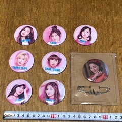TWICE缶バッジ　　8個セットの画像