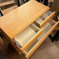 【武蔵小山店】 無印 無印良品 MUJI 木製チェスト 4段チェスト オーク材チェスト チェスト タンス 引き出しチェスト 衣類収納 ナチュラル家具 北欧風チェスト 無印木製収納 スライドレールチェスト 無印家具 美品チェスト 中古家具の画像