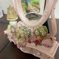 ミニチュア　インテリア　アンティーク　置物　ピンク　鏡　ミラー　ロココ調　卓上ミラー　の画像