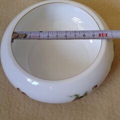 NIKKO製 ボーンチャイナ 蓋つき小物入れ(未使用品)の画像