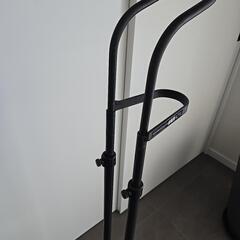 【無料】縦置きバイクスタンド A01V（パーツ欠品・サビあり）
／スチール製の画像