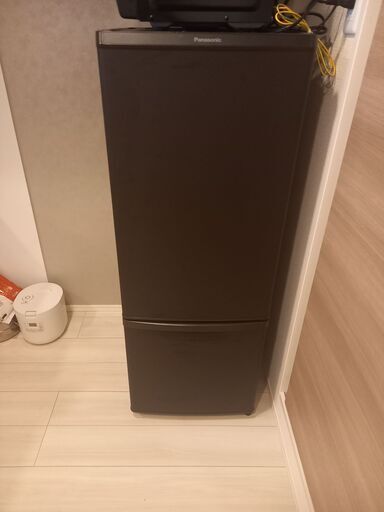 C7141★2022年製美品★パナソニック　冷蔵庫　マットブラウン　大型2ドア Amazon | パナソニック 冷蔵庫 幅48cm 138L 右開き NR-B14HW-T