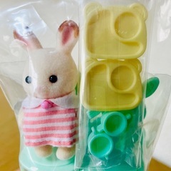 シルバニアファミリー　うさぎ　子ども　ベビー　食器　テーブル　イス　おもちゃの画像