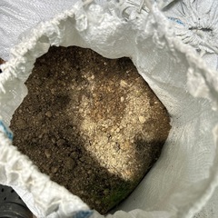 土のう袋に詰めた残土の画像