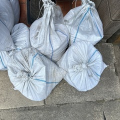 土のう袋に詰めた残土の画像