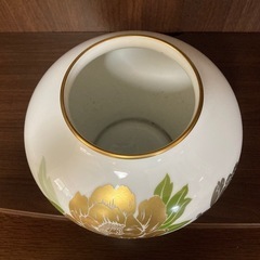 大倉陶園 金彩　牡丹花瓶の画像