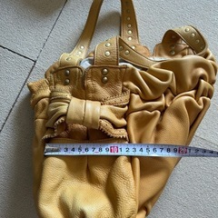 本革バックの画像