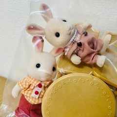 シルバニアファミリー　うさぎ　お父さん　こども　テーブル　イス　おもちゃの画像