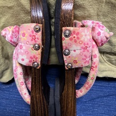 お祭りなどに❗️ピンク花柄下駄★usedの画像