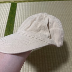 ベージュ　キャップの画像