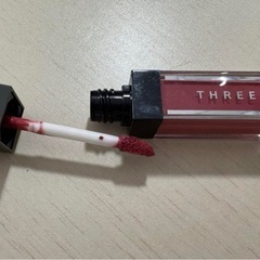 THREE リップグロスの画像