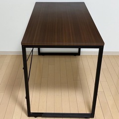 パソコンデスクの画像