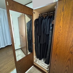 洋服ダンス 木製 姿見付きの画像