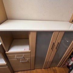 食器棚の画像