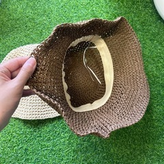 麦わら編み帽子の画像