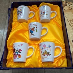 ディズニーマグカップ&置物。の画像