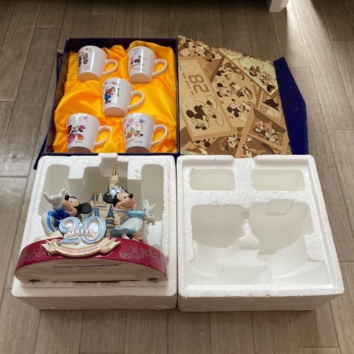 ディズニーマグカップ&置物。
