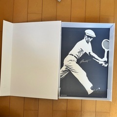 ラコステから箱の画像