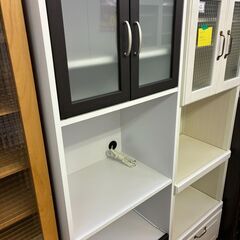 【ジャングルジャングル深井店】★２枚扉食器棚　ホワイト×ブラウン　食器棚　キッチン家具　家具　クリーニング済　堺市（中区 堺区 東区 西区 南区 北区）和泉市 河内長野市 富田林市 松原市 狭山市 　深井　【FU2488】の画像
