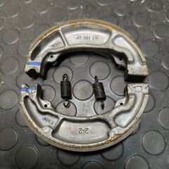 PCX(JF28後期)純正 前ブレーキローターとキャリパーサポート　後ブレーキシュー　中古品の画像