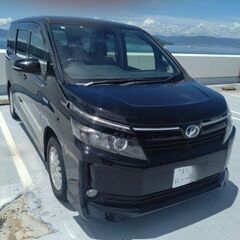 トヨタ ヴォクシー ハイブリッドVの画像