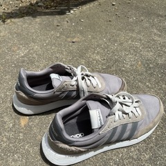 adidas👟スニーカーの画像