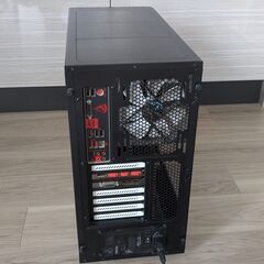非常に良好な状態のデスクトップPCの画像