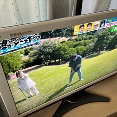 液晶テレビとテレビ台の画像
