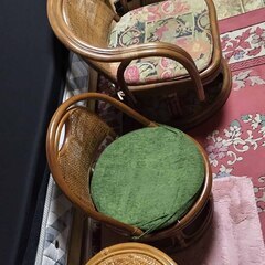 逗子 無料あげます 座椅子 チェア 中座椅子 スツールリビング  和室の椅子 畳椅子 曲げ木座椅子 竹製 藤編み お座敷 一人掛け 花柄 フロアチェア コンパクト 脚なしの椅子 あぐら座椅子 背もたれ 天然木 ローチェア シンプル 座イス 家具いす タタミ テレビ視聴 旅館の画像