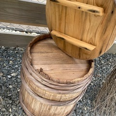 古い桶　（桶としては使用できないと思います）の画像