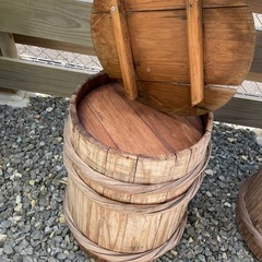 古い桶　（桶としては使用できないと思います）の画像