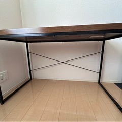 木目調デスクの画像