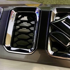 スズキ ジムニーノマド フロントグリル 新車外しの画像