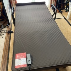 折りたたみベッド
の画像