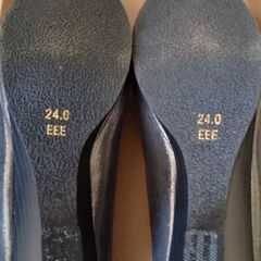 シルバーグレーラメ オープントゥサンダル(24cm/EEE)の画像