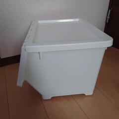 横がパカッと開いて取り出し簡単収納ケースの画像