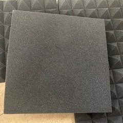 良品　吸音材 30㎝×30㎝　極厚 ウレタンフォーム 吸音対策 室内装飾 楽器 消音 騒音 防音 吸音パネル　4枚セット 最終値下げ‼️の画像