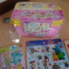 ままごとセットとシールの画像