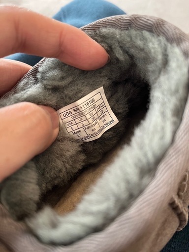 UGG クラシック ウルトラ ミニブーツ