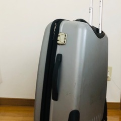[ジャンク] スーツケース　キャリーケース　軽いアルミのよう　別の使い道用　お布団や道具収納！の画像