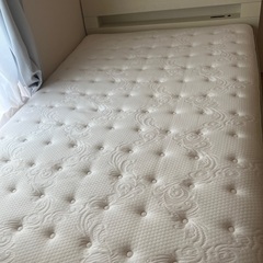 ニトリダブルベッド、マットレスの画像