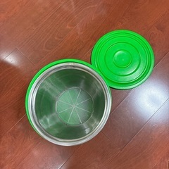 漬物樽とザルの画像