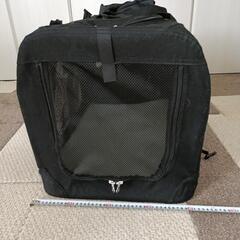 折りたたみできるペットキャリーの画像