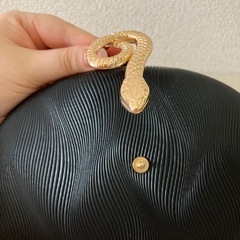 ヘビモチーフ　バッグの画像