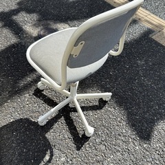IKEAの椅子の画像