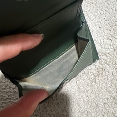 MARNI グリーン スタッズ 二つ折り財布の画像